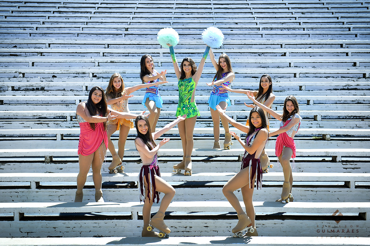 Amigas da debutante como animadoras de torcidas