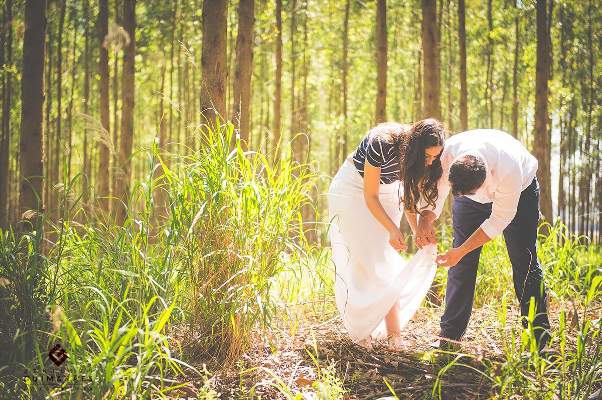 Pré-wedding - Carolina e Italo - noivo ajudando noiva