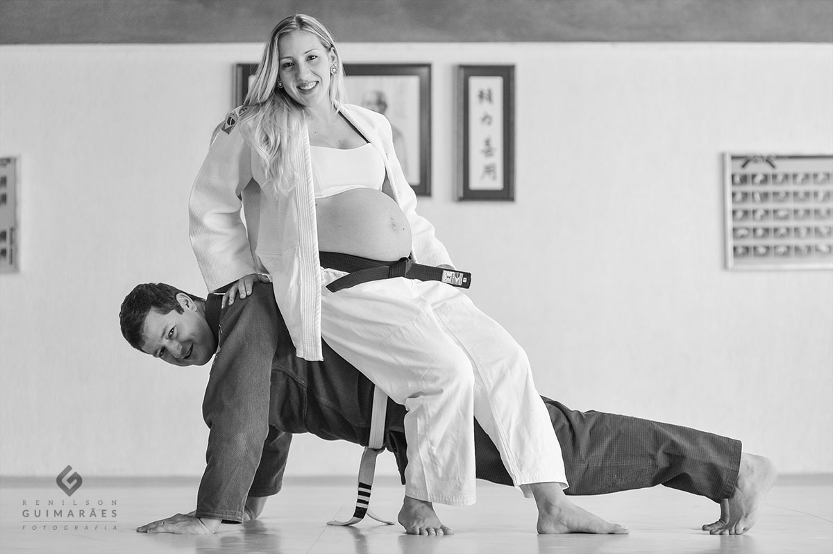 Ensaio gestante - academia-flexão de braço