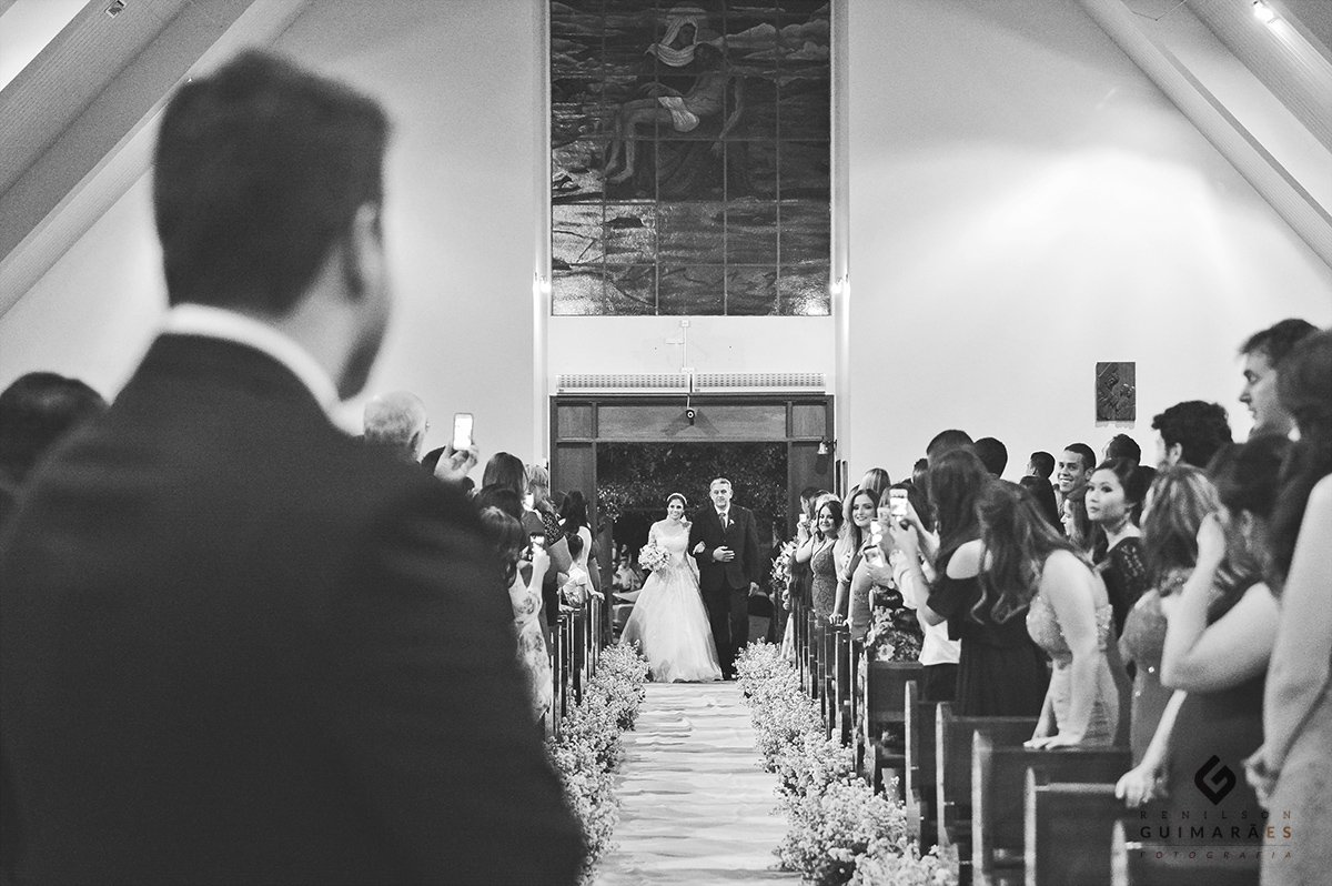 casamento - Carolina e Italo - noiva entrando na igreja