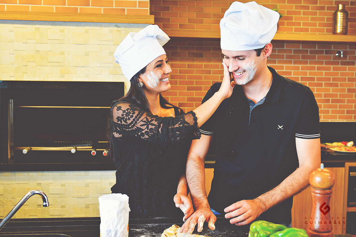Noivos na cozinha - gastronomia - gourmet