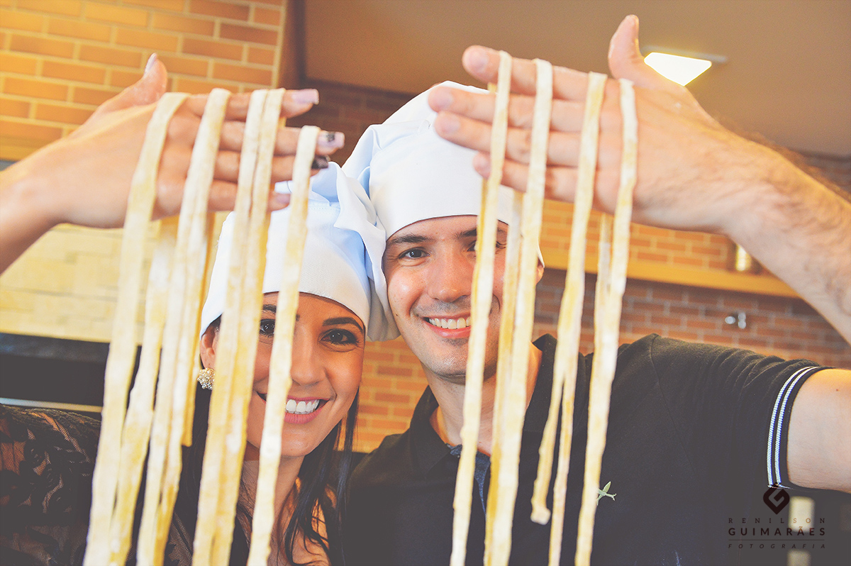 Noivos na cozinha - gastronomia - gourmet