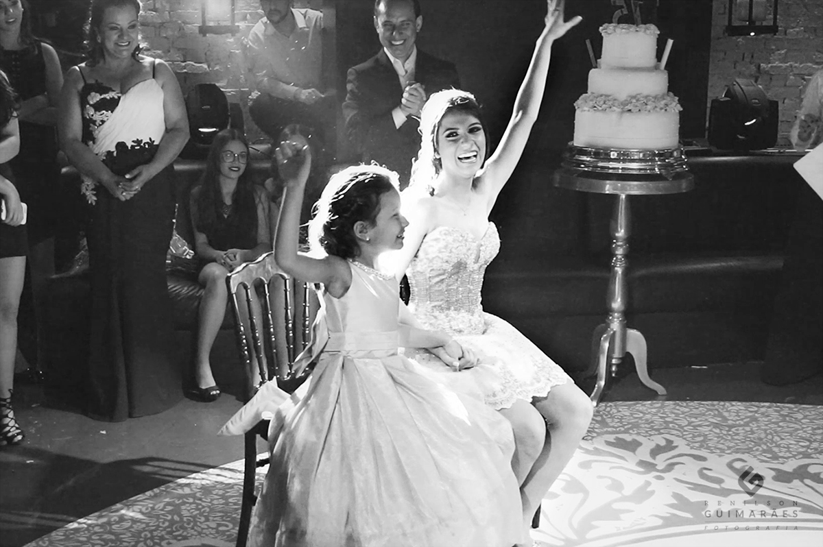 15 anos Julia - dança com a irmã