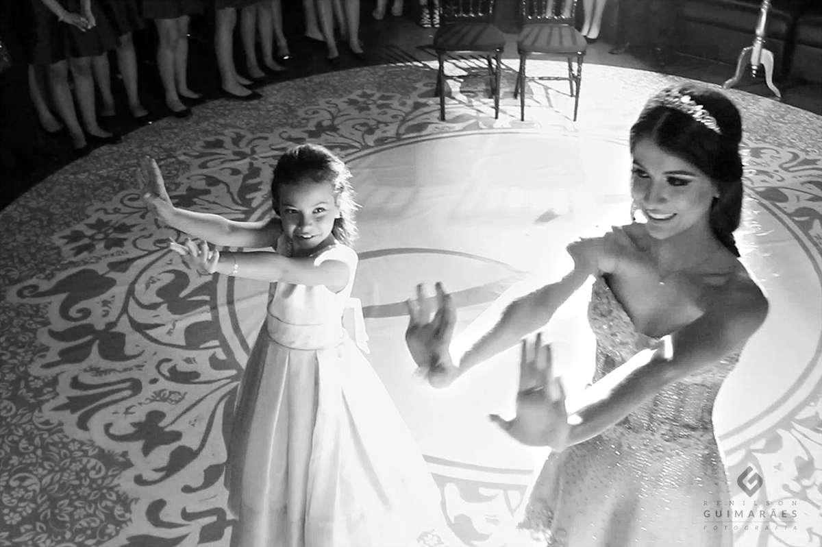 15 anos Julia - dança com a irmã