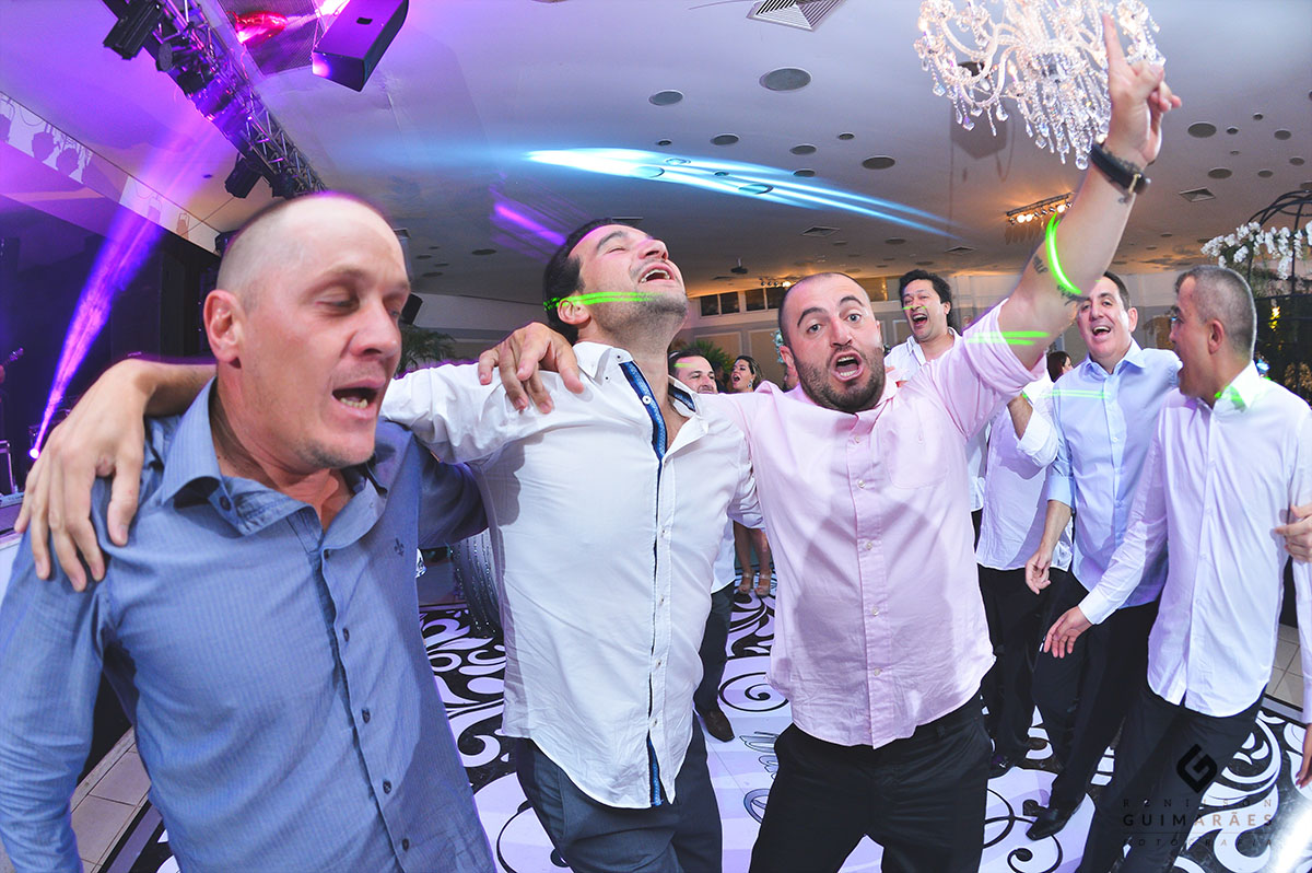 Casamento Beto e Renata - Village Eventos - amigos dos noivos