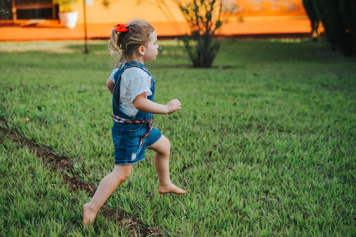 A aniversariante correndo