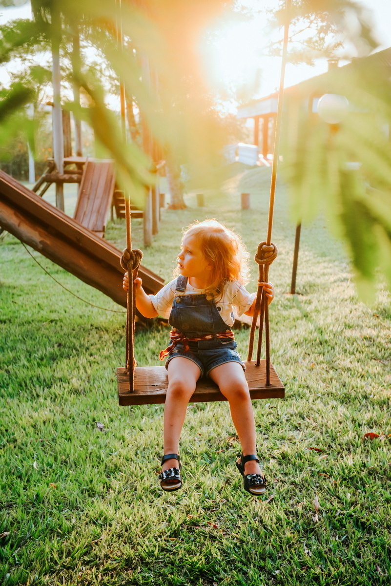 Menina no balanço