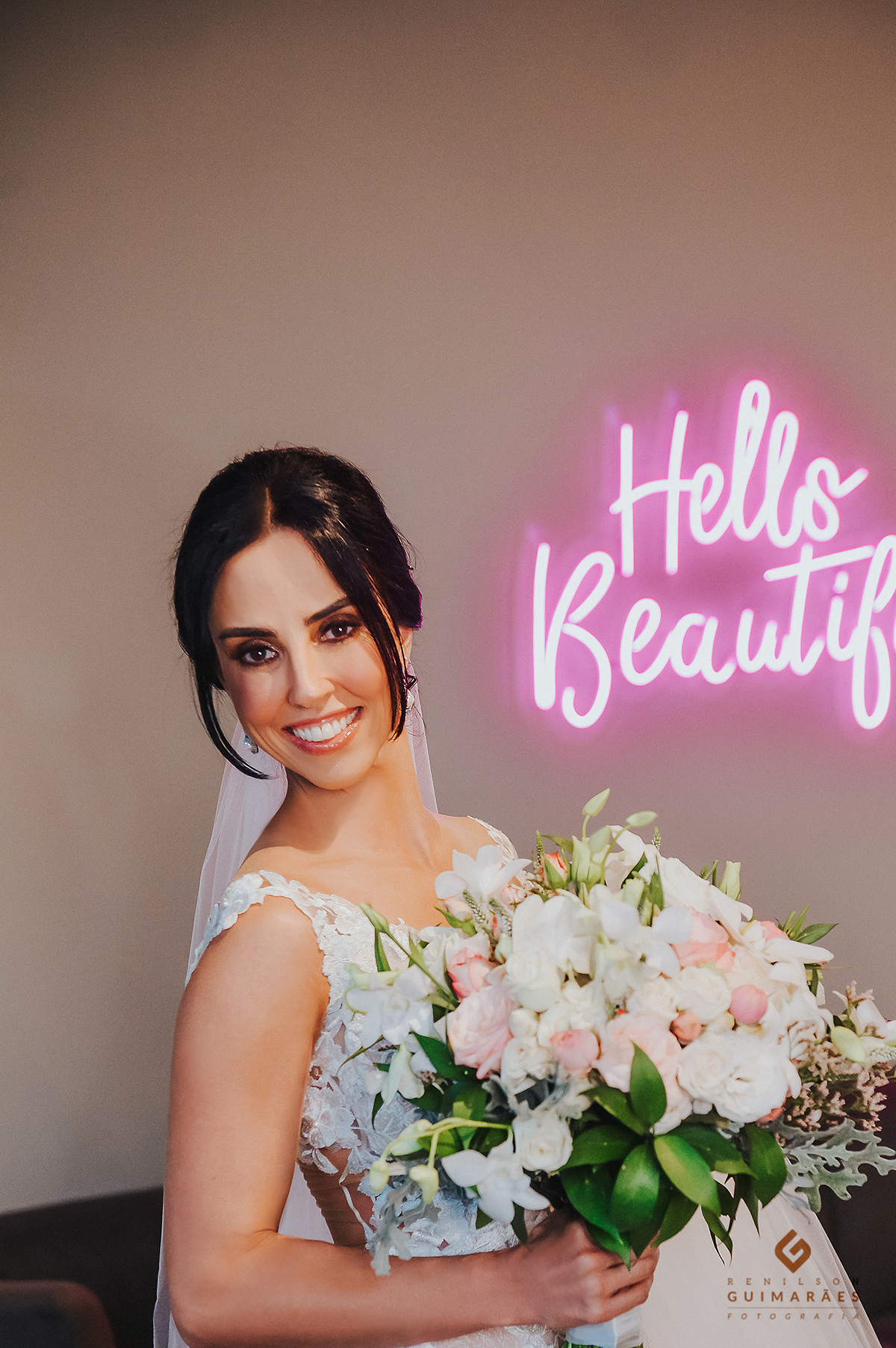 A noiva linda, pronta para seu casamento