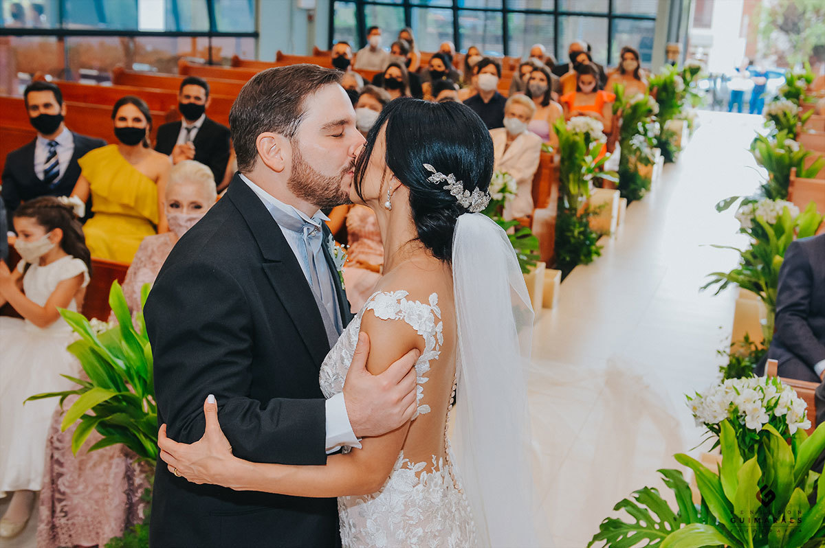 O beijo de enfim casados
