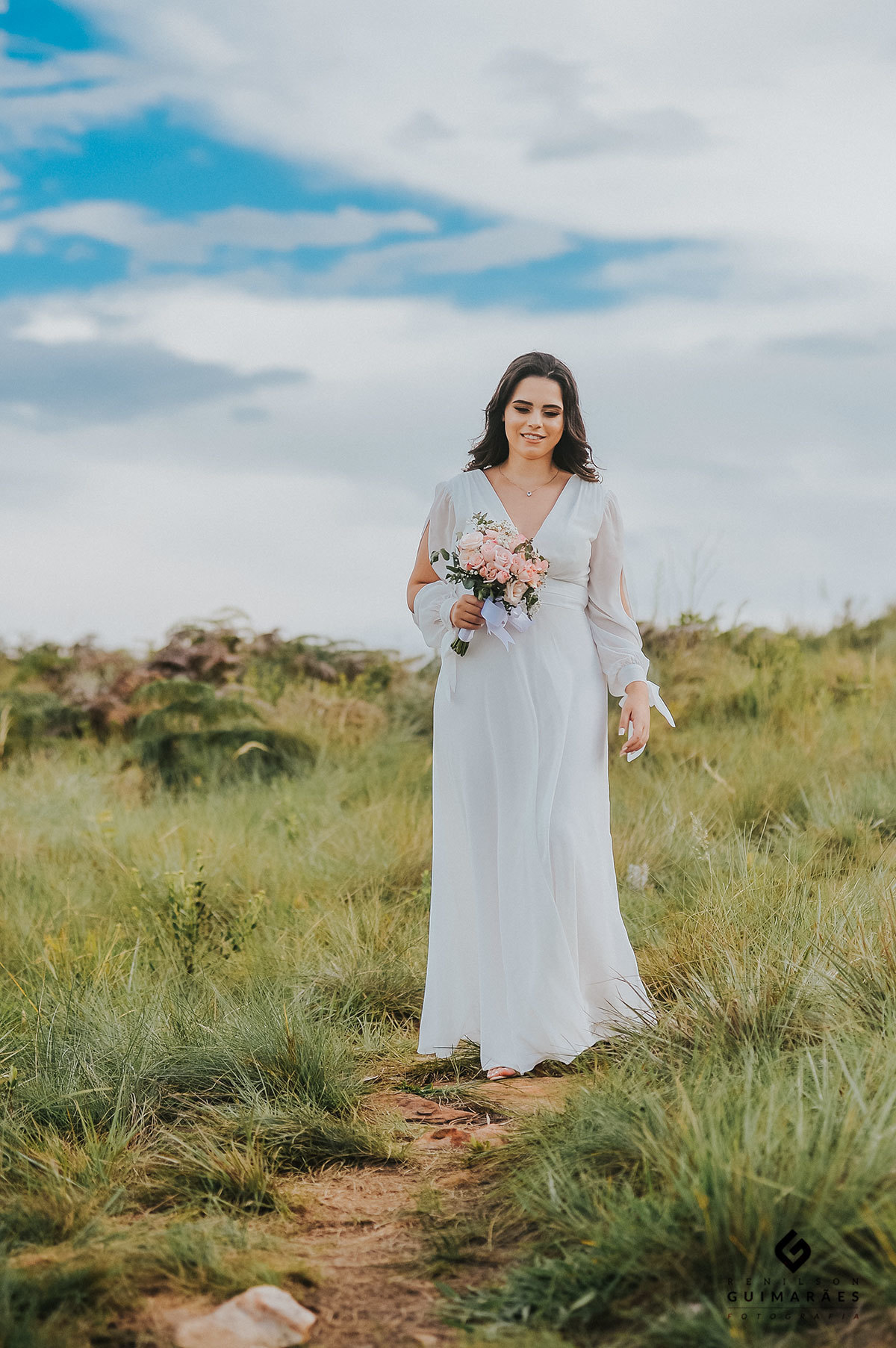 A noiva no dia do seu Elopement Wedding ao ar livre