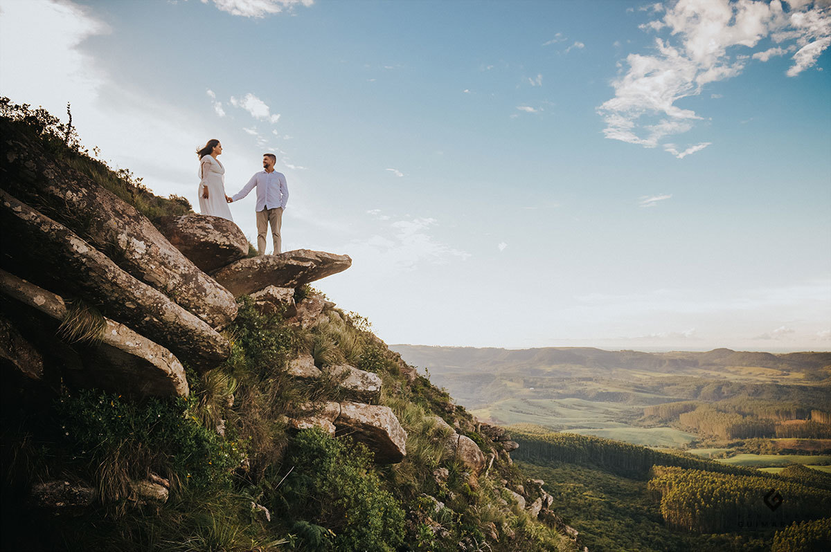 Fotos dos noivos na montanha