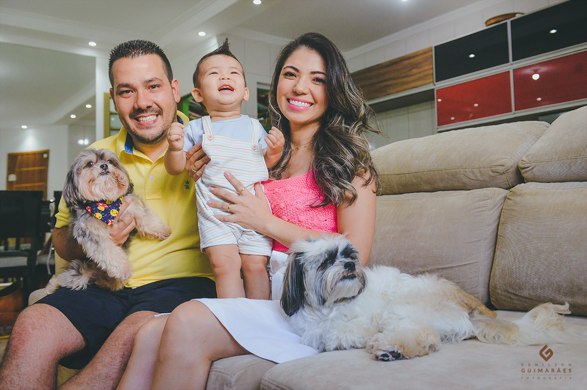 Brincando com os papais na sala