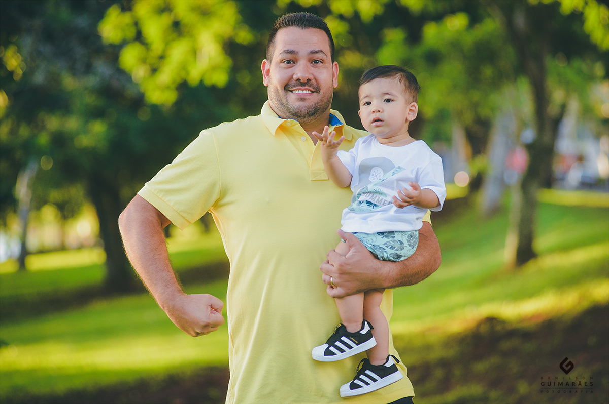 Pai e filho, aquela pose de machão para a foto
