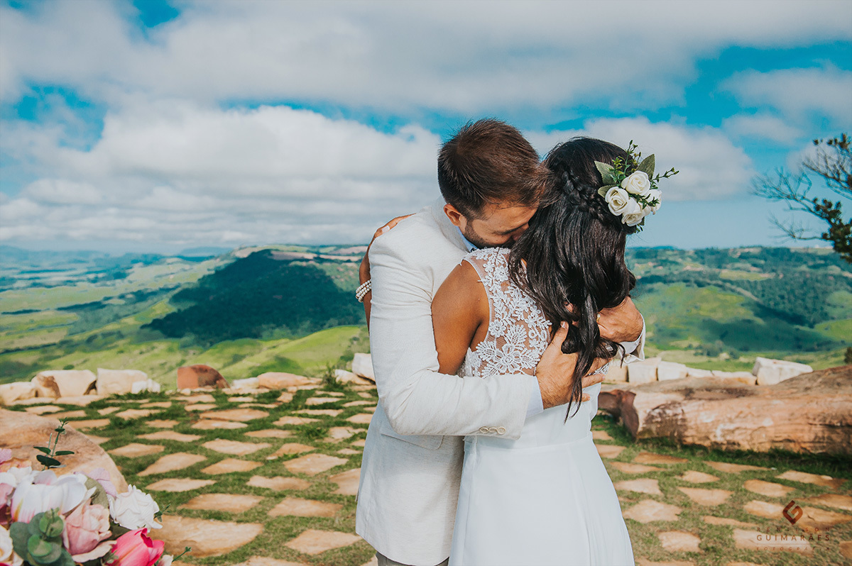 Aquele abraço dos noivos