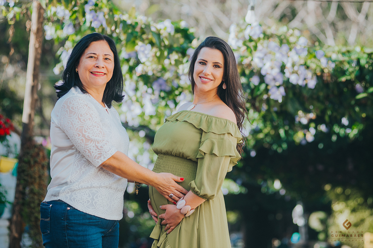Fotografia da gestante com sua mãe