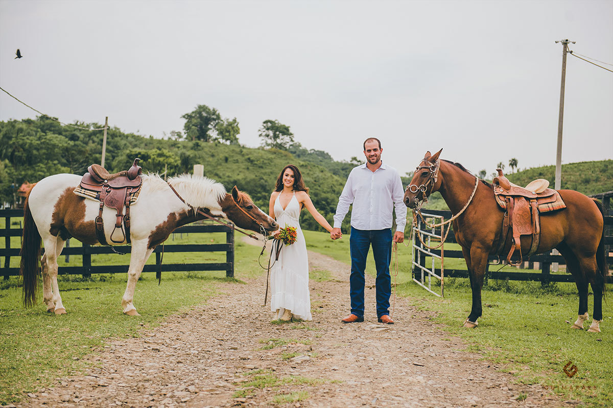 Noivos com os seus cavalos