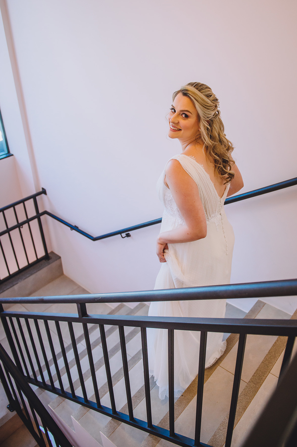 A noiva descendo as escadas