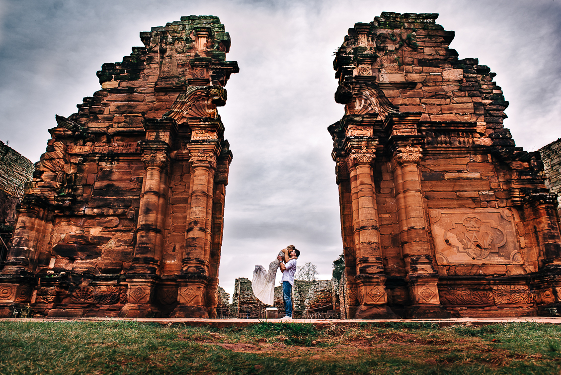 Ruínas San Ignacio Miní, ensaio de casal, pre-wedding, pre-casamento, book de casal, ensaio fotografico de casal, Fotógrafo casamento Foz