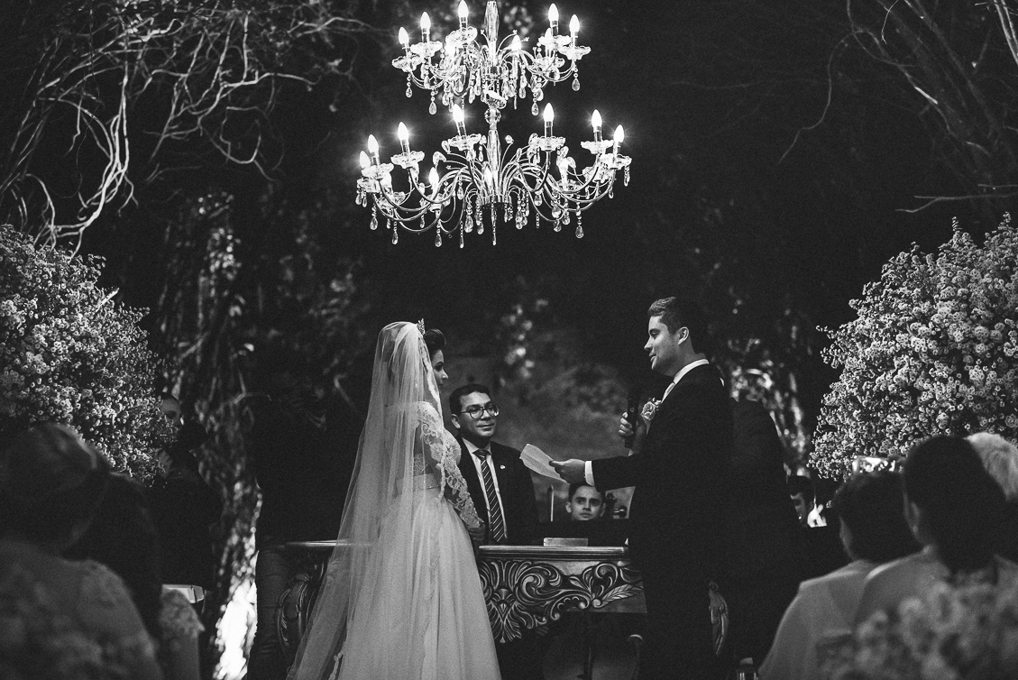 Fotógrafo foz, fotógrafo casamento, casamento Foz do Iguaçu, casamento, Villa Fiori, entrada noiva, cerimonia de casamento, preto e branco