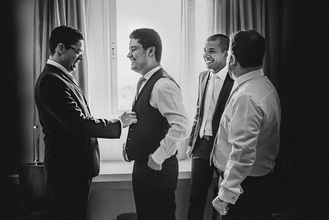 noivo, noivo se arrumando, preparativo casamento, casamento foz do iguaçu, pai do noivo