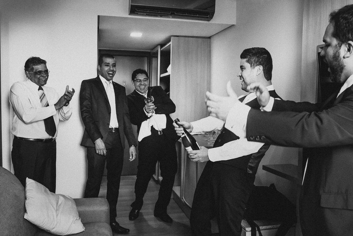 noivo, noivo se arrumando, preparativo casamento, casamento foz do iguaçu, brinde casamento, makin of noivo