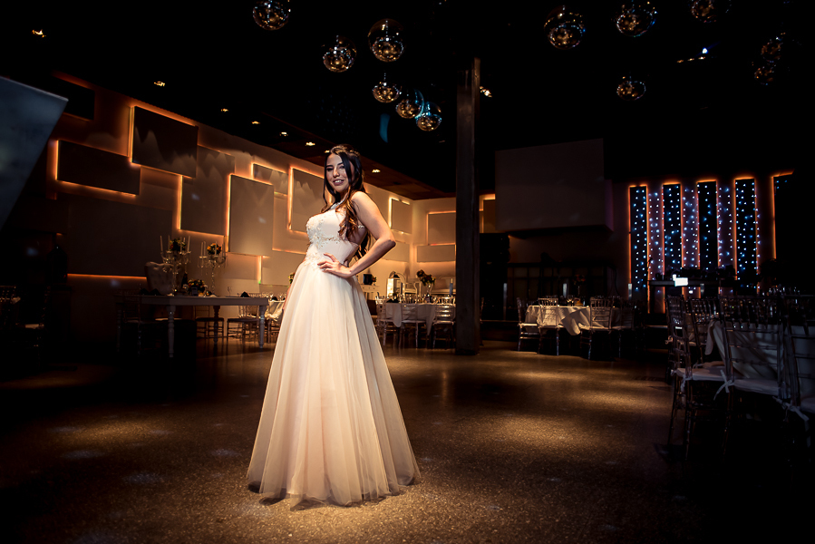 Fiesta de 15 años Agostina, en salon de fiesta life en rosario. Produccion de fotografia y video por marcelo genetti, Funxv foto y video de 15 años, en funes, rosario. fOTOGRAFO EN FUNES