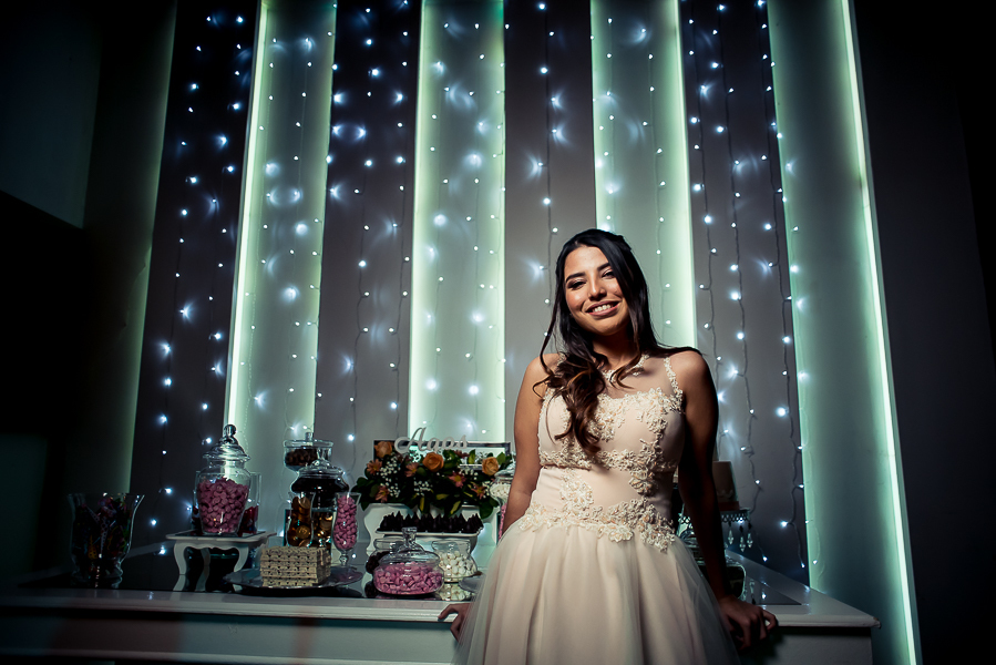 Fiesta de 15 años Agostina, en salon de fiesta life en rosario. Produccion de fotografia y video por marcelo genetti, Funxv foto y video de 15 años, en funes, rosario.