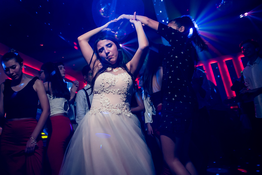 Fiesta de 15 años Agostina, en salon de fiesta life en rosario. Produccion de fotografia y video por marcelo genetti, Funxv foto y video de 15 años, en funes, rosario.