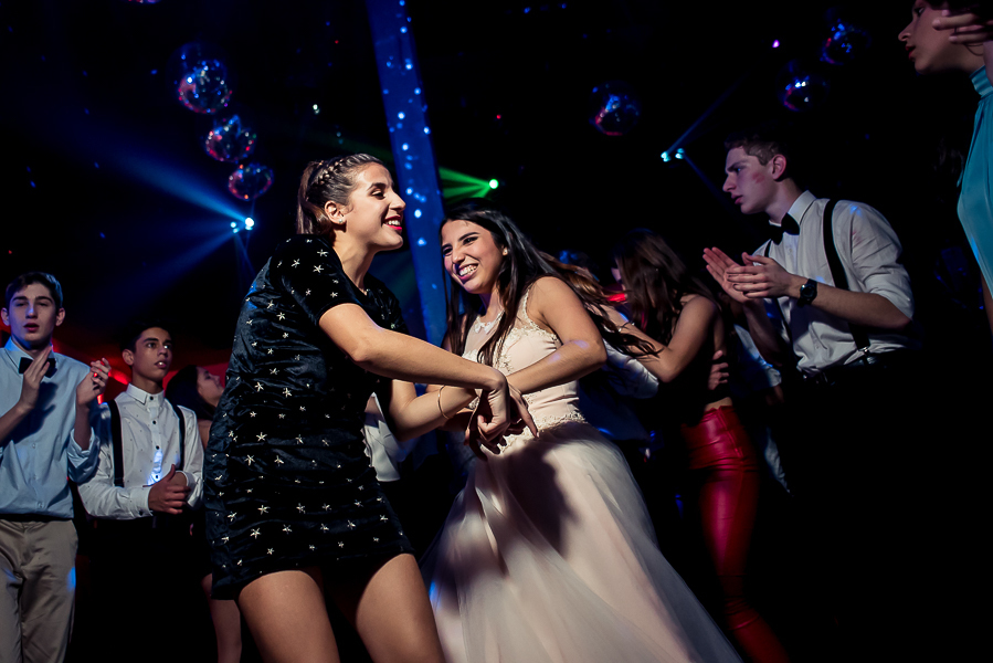 Fiesta de 15 años Agostina, en salon de fiesta life en rosario. Produccion de fotografia y video por marcelo genetti, Funxv foto y video de 15 años, en funes, rosario.