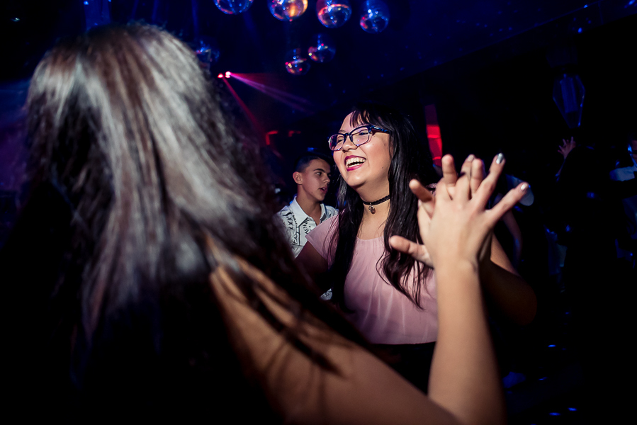 Fiesta de 15 años Agostina, en salon de fiesta life en rosario. Produccion de fotografia y video por marcelo genetti, Funxv foto y video de 15 años, en funes, rosario.