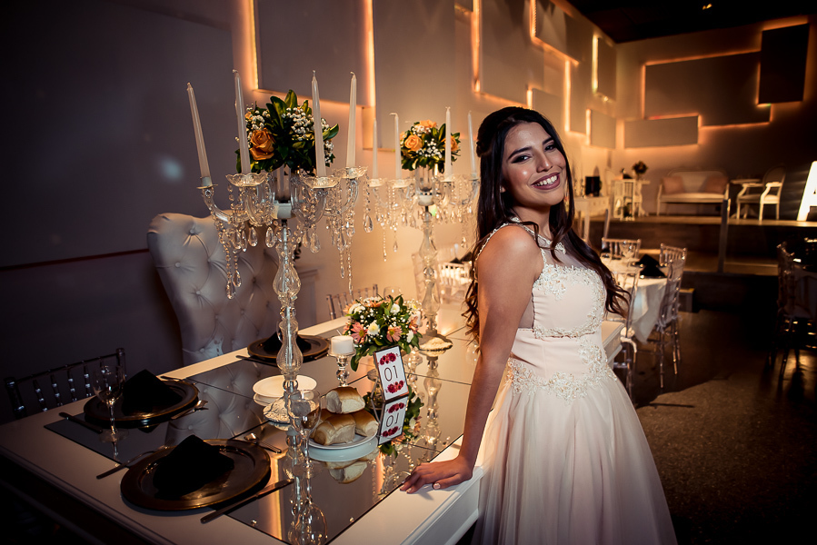 Fiesta de 15 años Agostina, en salon de fiesta life en rosario. Produccion de fotografia y video por marcelo genetti, Funxv foto y video de 15 