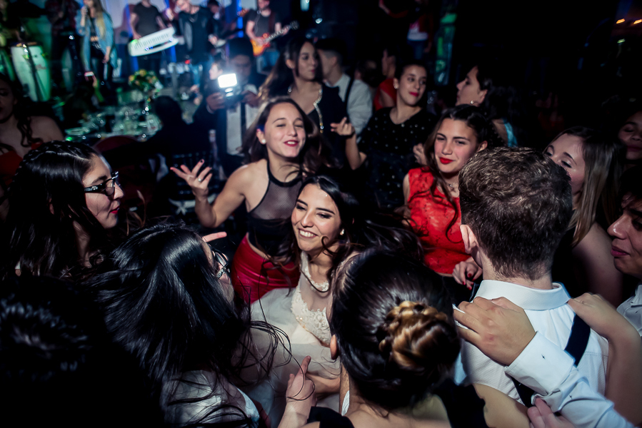 Fiesta de 15 años Agostina, en salon de fiesta life en rosario. Produccion de fotografia y video por marcelo genetti, Funxv foto y video de 15 años, en funes, rosario.