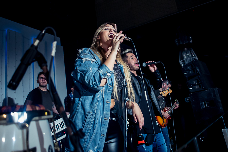 Fiesta de 15 años Agostina, en salon de fiesta life en rosario. Produccion de fotografia y video por marcelo genetti, Funxv foto y video de 15 años, en funes, rosario.