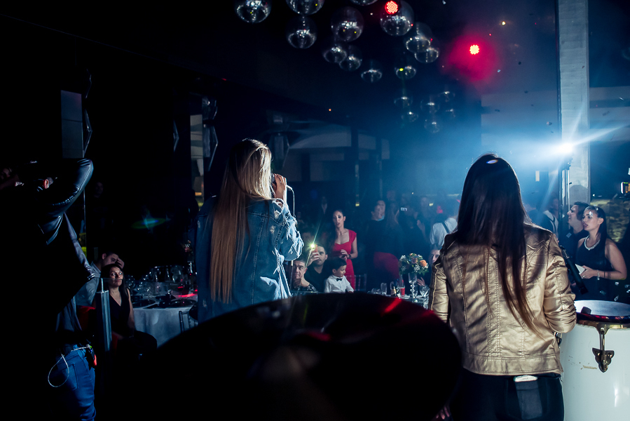 Fiesta de 15 años Agostina, en salon de fiesta life en rosario. Produccion de fotografia y video por marcelo genetti, Funxv foto y video de 15 años, en funes, rosario.