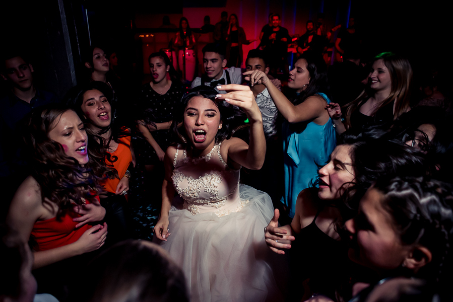 Fiesta de 15 años Agostina, en salon de fiesta life en rosario. Produccion de fotografia y video por marcelo genetti, Funxv foto y video de 15 años, en funes, rosario.