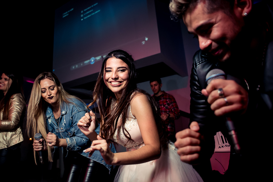 Fiesta de 15 años Agostina, en salon de fiesta life en rosario. Produccion de fotografia y video por marcelo genetti, Funxv foto y video de 15 años, en funes, rosario.