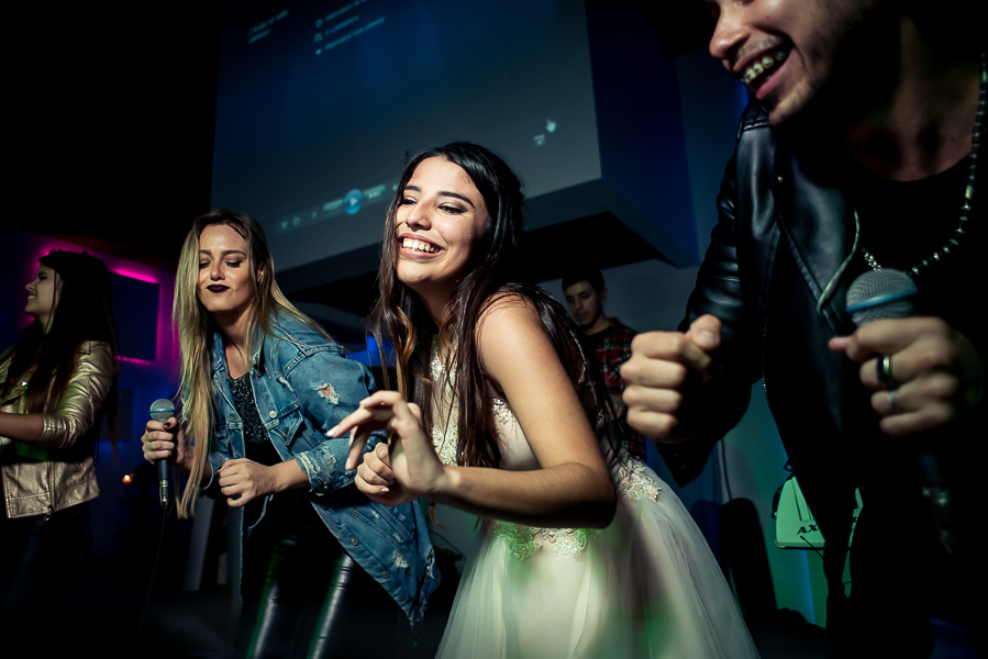 Fiesta de 15 años Agostina, en salon de fiesta life en rosario. Produccion de fotografia y video por marcelo genetti, Funxv foto y video de 15 años, en funes, rosario.