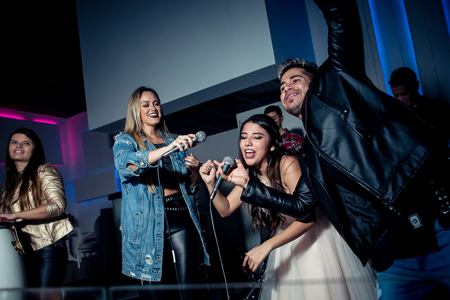 Fiesta de 15 años Agostina, en salon de fiesta life en rosario. Produccion de fotografia y video por marcelo genetti, Funxv foto y video de 15 años, en funes, rosario.