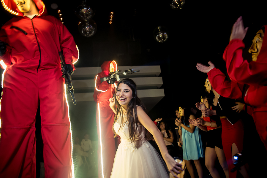 Fiesta de 15 años Agostina, en salon de fiesta life en rosario. Produccion de fotografia y video por marcelo genetti, Funxv foto y video de 15 años, en funes, rosario.