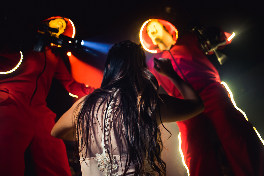 Fiesta de 15 años Agostina, en salon de fiesta life en rosario. Produccion de fotografia y video por marcelo genetti, Funxv foto y video de 15 años, en funes, rosario.