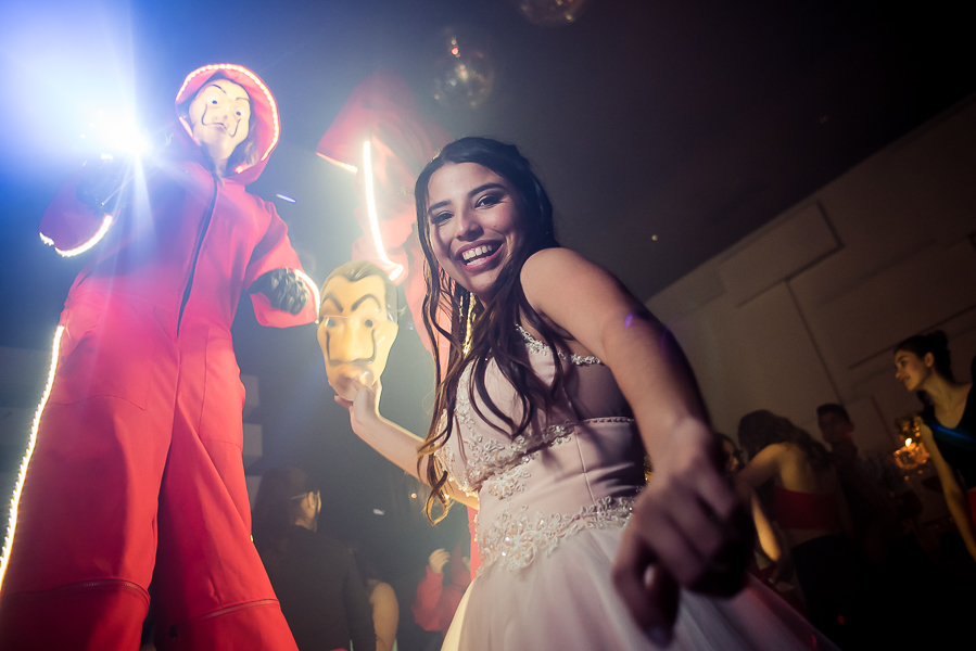 Fiesta de 15 años Agostina, en salon de fiesta life en rosario. Produccion de fotografia y video por marcelo genetti, Funxv foto y video de 15 años, en funes, rosario.