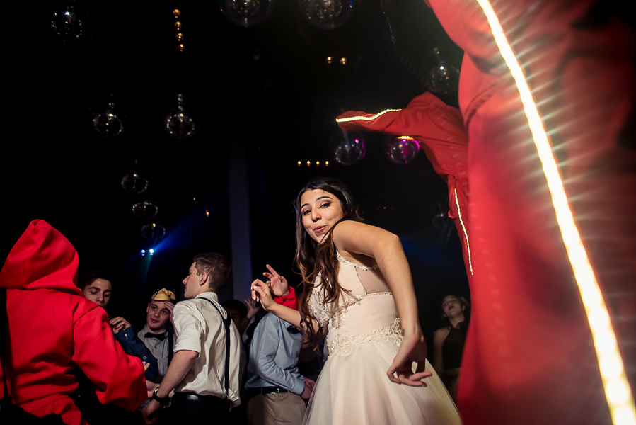 Fiesta de 15 años Agostina, en salon de fiesta life en rosario. Produccion de fotografia y video por marcelo genetti, Funxv foto y video de 15 años, en funes, rosario.