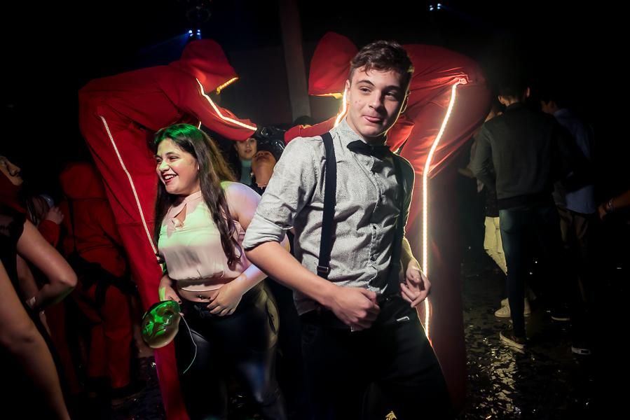 Fiesta de 15 años Agostina, en salon de fiesta life en rosario. Produccion de fotografia y video por marcelo genetti, Funxv foto y video de 15 años, en funes, rosario.