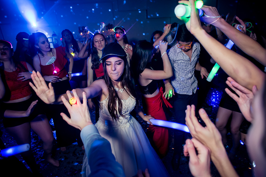 Fiesta de 15 años Agostina, en salon de fiesta life en rosario. Produccion de fotografia y video por marcelo genetti, Funxv foto y video de 15 años, en funes, rosario.