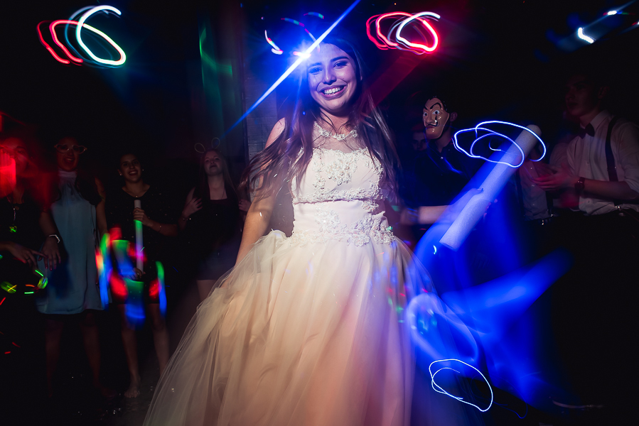 Fiesta de 15 años Agostina, en salon de fiesta life en rosario. Produccion de fotografia y video por marcelo genetti, Funxv foto y video de 15 años, en funes, rosario.