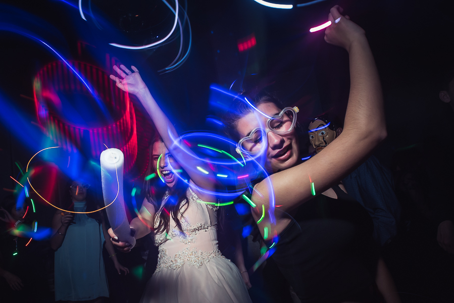 Fiesta de 15 años Agostina, en salon de fiesta life en rosario. Produccion de fotografia y video por marcelo genetti, Funxv foto y video de 15 años, en funes, rosario.