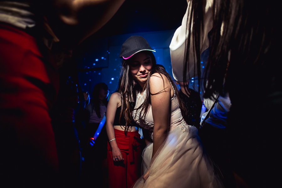 Fiesta de 15 años Agostina, en salon de fiesta life en rosario. Produccion de fotografia y video por marcelo genetti, Funxv foto y video de 15 años, en funes, rosario.