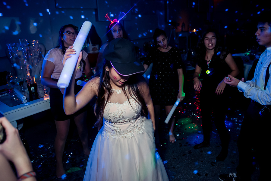 Fiesta de 15 años Agostina, en salon de fiesta life en rosario. Produccion de fotografia y video por marcelo genetti, Funxv foto y video de 15 años, en funes, rosario.