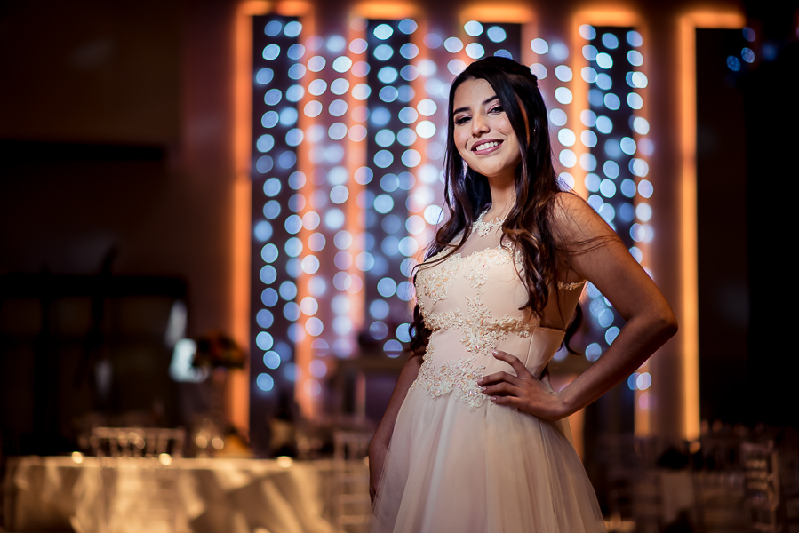 Fiesta de 15 años Agostina, en salon de fiesta life en rosario. Produccion de fotografia y video por marcelo genetti, Funxv foto y video de 15 años, en funes, rosario.