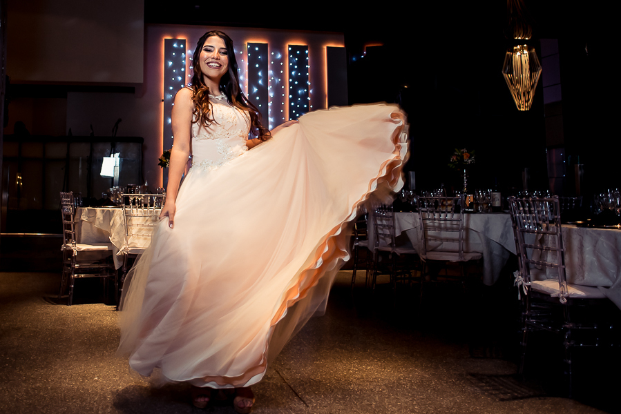 Fiesta de 15 años Agostina, en salon de fiesta life en rosario. Produccion de fotografia y video por marcelo genetti, Funxv foto y video de 15 años, en funes, rosario.